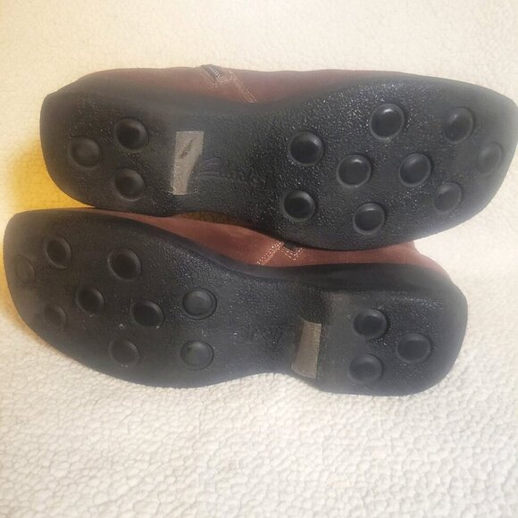 Clarks Women's Ashlyn Boot Brown Suede Side Zip Bootie Rubber Sole - Size 8W - Picture 8 of 10